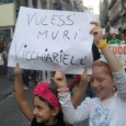 Il grande  corteo ha attraversato la città. Manca il sacerdote simbolo della battaglia per la bonifica dell’area, qualcuno  parla di scissione del movimento I manifestanti hanno gridato “Napoli deve vivere” [&hellip;]