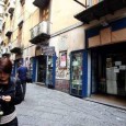 Chi non è mai andato a comprare un libro, scolastico soprattutto, a pianterreno o nell’ammezzato dello storico palazzetto, alzi mano. Guida a Port’Alba è stato per tutti la porta del [&hellip;]